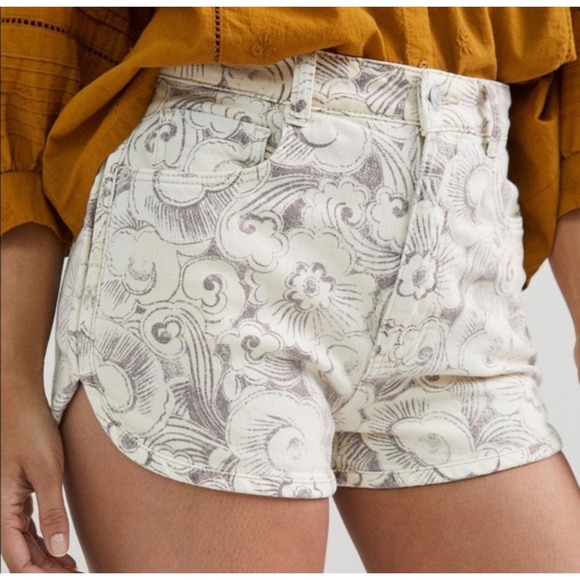 Pilcro Floral Print Dolphin Ultra High rise Shorts Casual Everyday Cute Size 31 - Picture 1 of 4